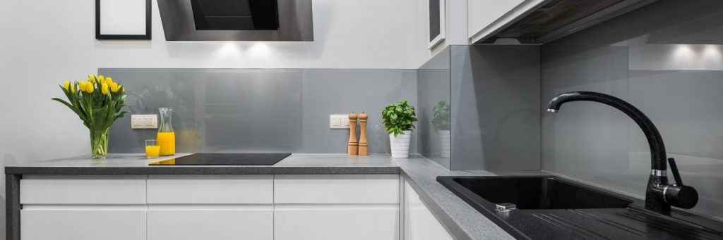 grey kitchen with splashbacks